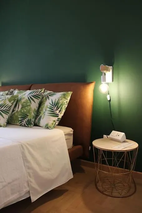Apartment Casa Sivori Sul Lago Di Garda Con Ampio Giardino Desenzano del Garda Italy