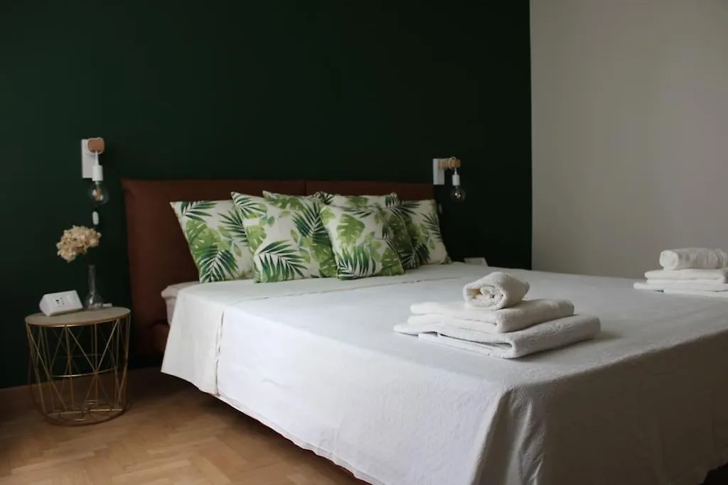 Casa Sivori Sul Lago Di Garda Con Ampio Giardino Desenzano del Garda Italy