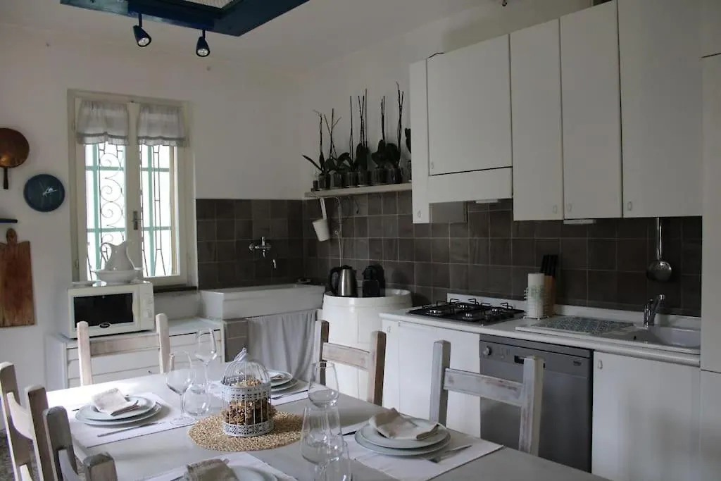 Casa Sivori Sul Lago Di Garda Con Ampio Giardino Desenzano del Garda